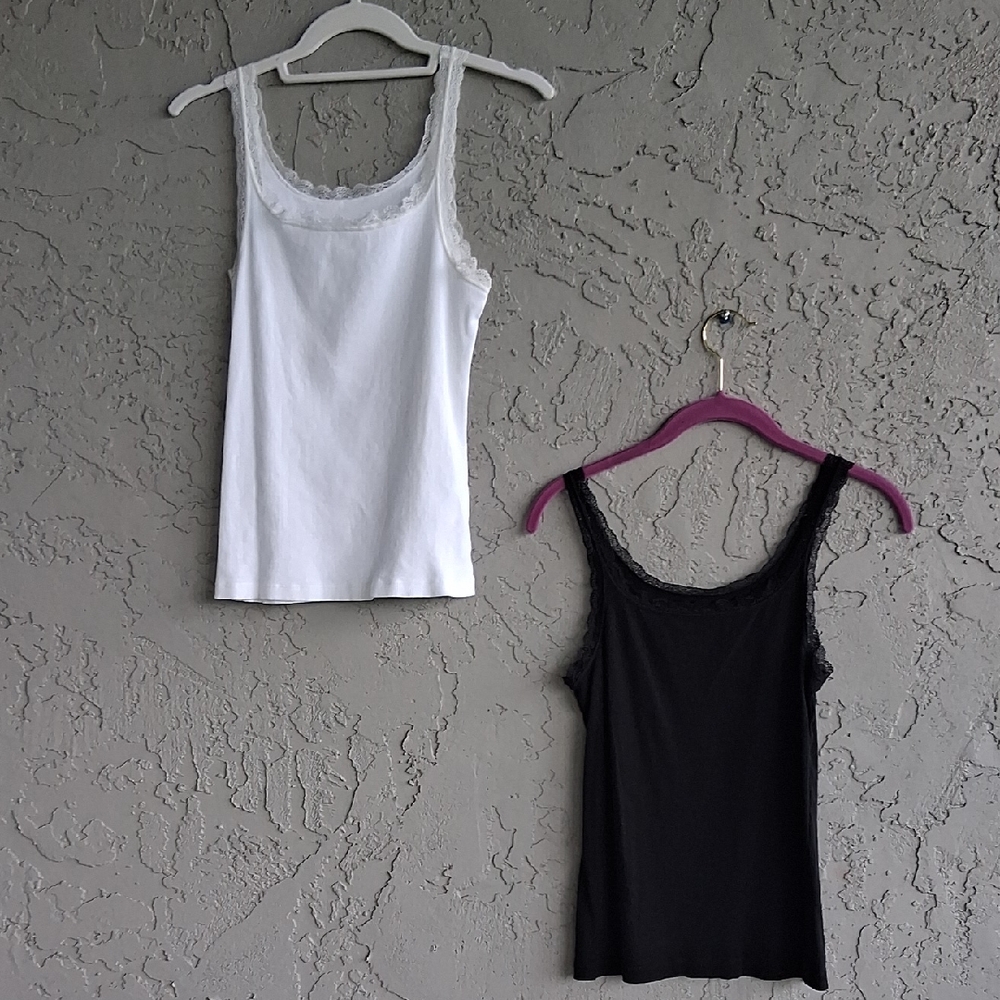 Uniqlo Black and White Fitted Sleeveless Tank Top 75% OFF
